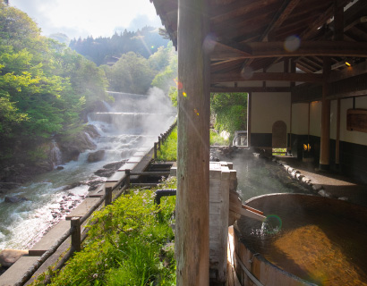 眼前の二段の滝