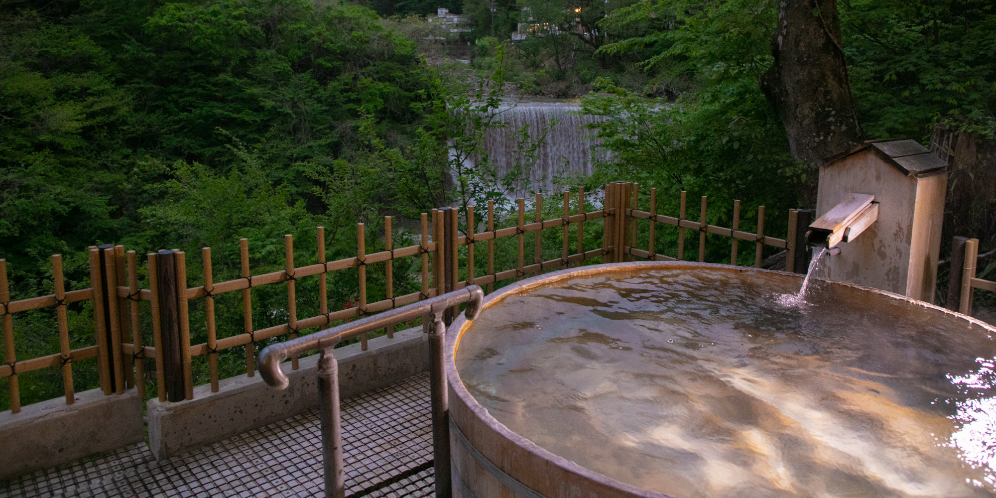 土湯温泉 ホテル山水荘 公式 源泉かけ流し露天風呂の宿